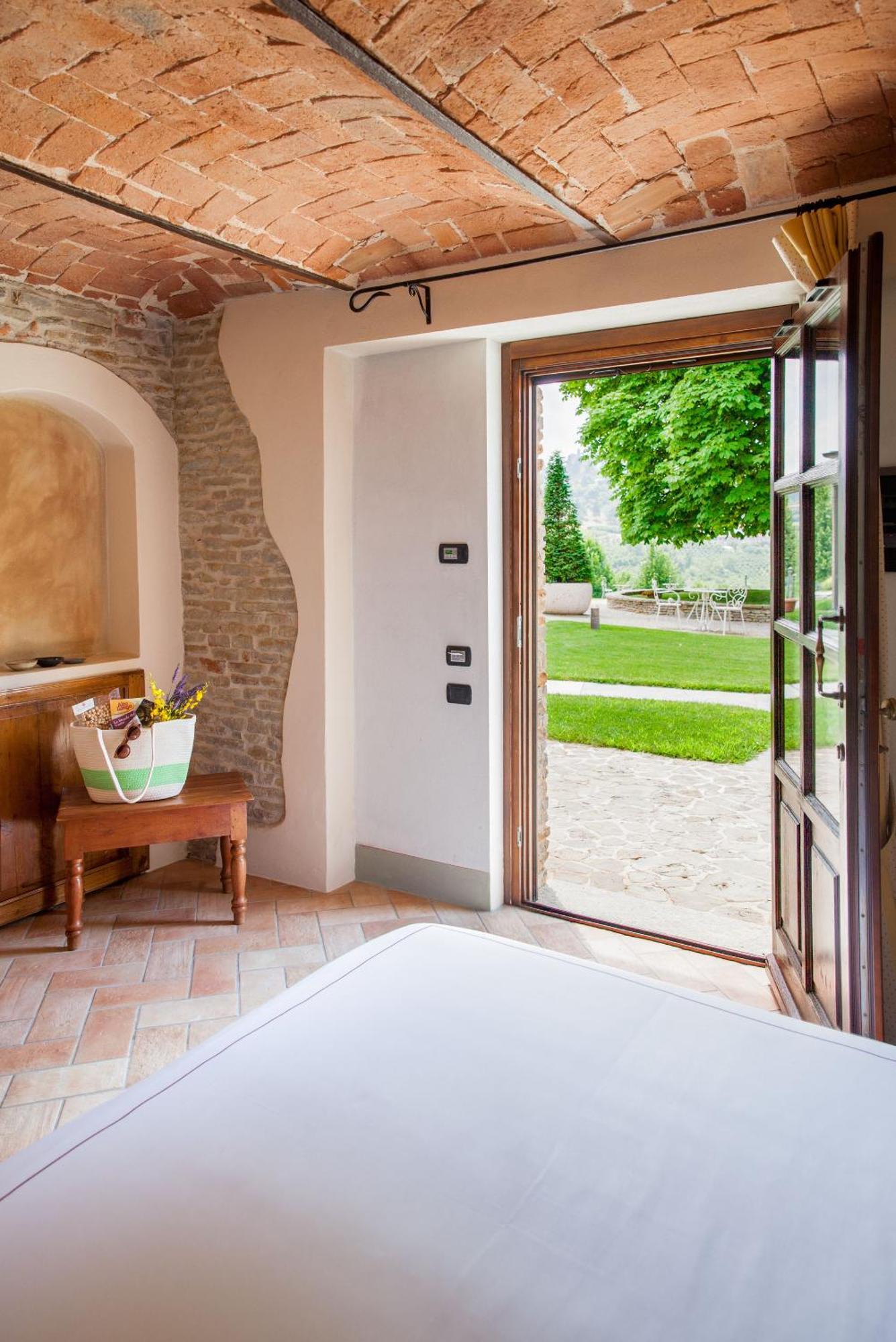 Hotel Relais Montemarino Borgomale Exterior foto
