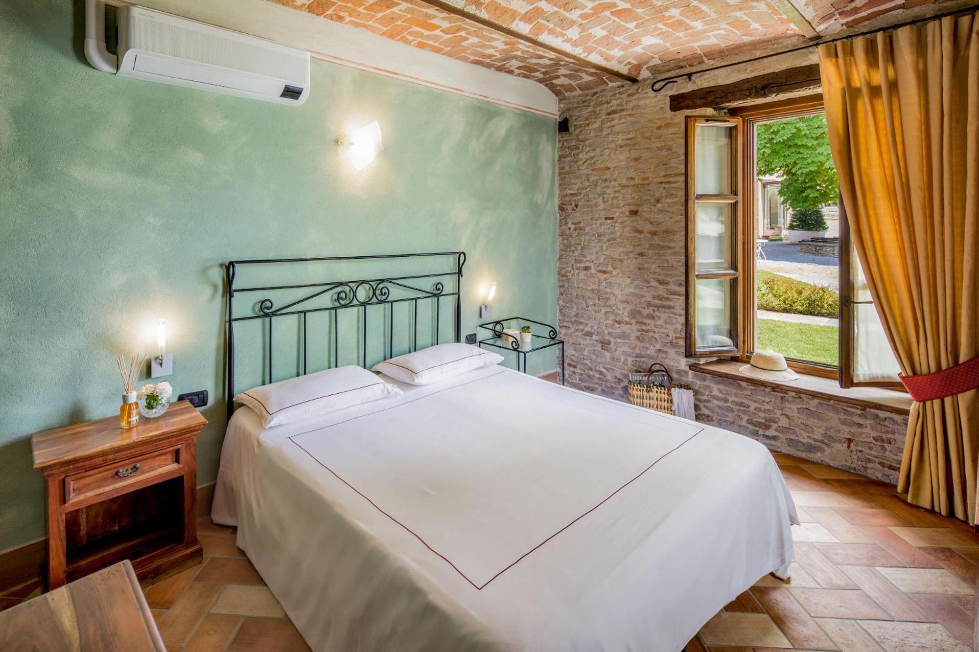 Hotel Relais Montemarino Borgomale Exterior foto